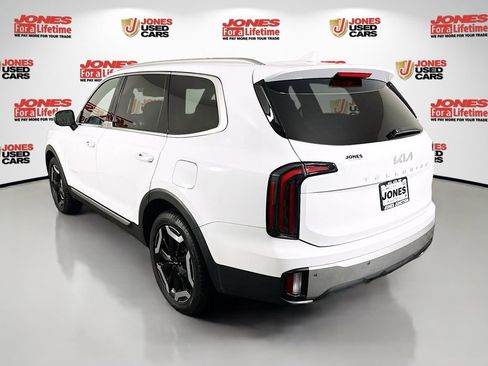 Used 2023 Kia Telluride EX w/ EX Captain's Chair Package image 2