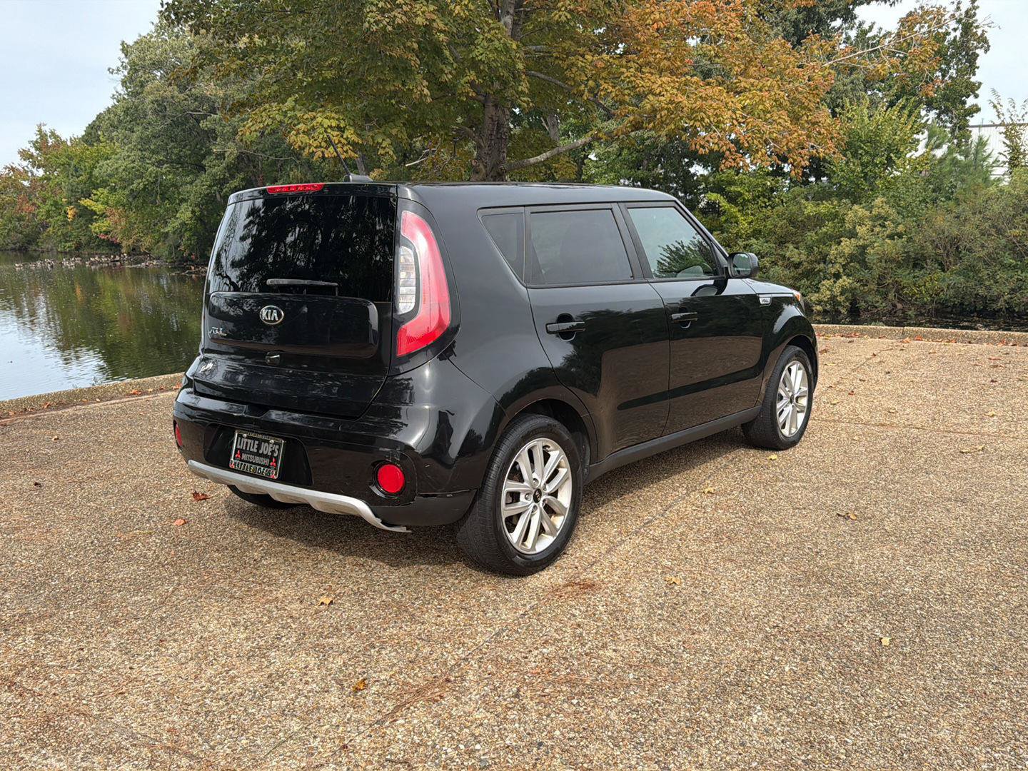 Used 2017 Kia Soul + FWD image 4