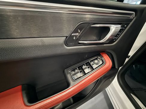Used 2018 Porsche Macan GTS AWD/4WD image 39