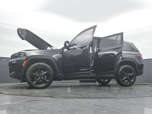 Used 2023 Jeep Grand Cherokee Altitude AWD/4WD image 56