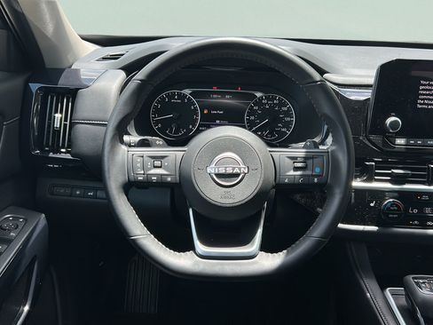 Used 2025 Nissan Pathfinder SV w/ Black Appearance Package FWD image 19