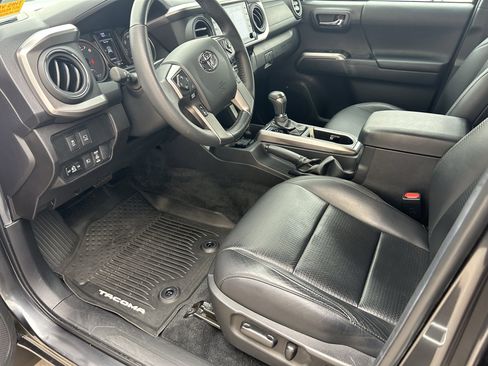 Used 2023 Toyota Tacoma Limited w/ Nightshade Package AWD/4WD image 15