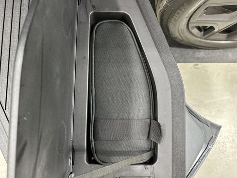 Used 2025 Rivian R1T Premium AWD/4WD image 32