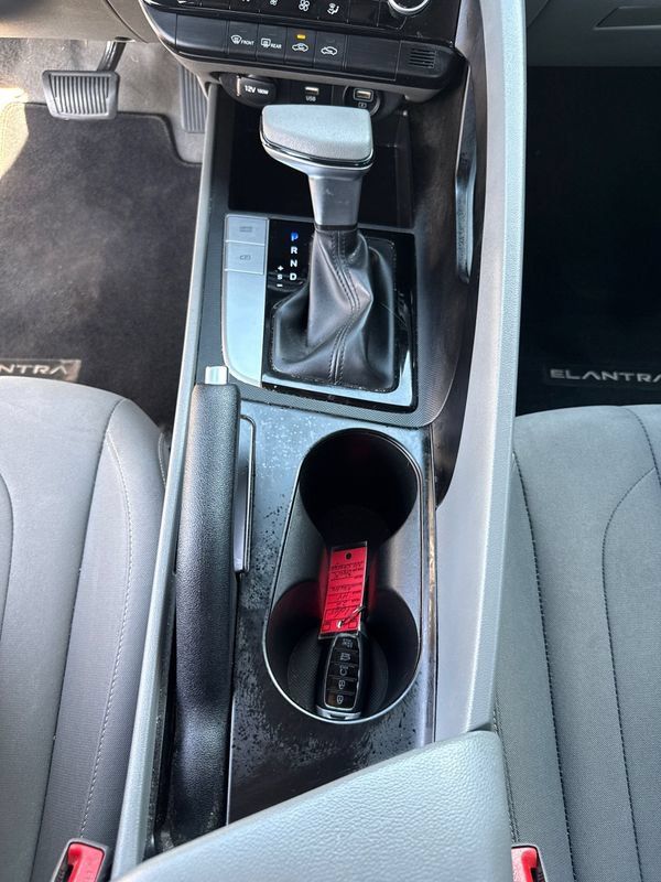 Used 2022 Hyundai Elantra SEL FWD image 23