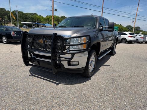 Used 2014 Chevrolet Silverado 2500 LT w/ Interior Plus Package AWD/4WD image 12