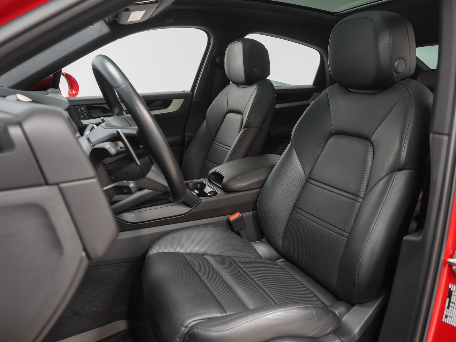 Certified 2024 Porsche Cayenne Coupe AWD/4WD image 5