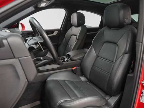 Certified 2024 Porsche Cayenne Coupe AWD/4WD image 5