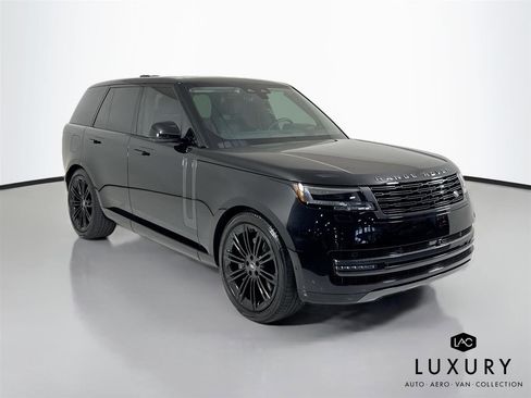 Used 2024 Land Rover Range Rover SE AWD/4WD image 3