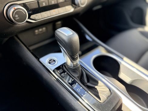 Used 2024 Nissan Altima 2.5 SV image 34