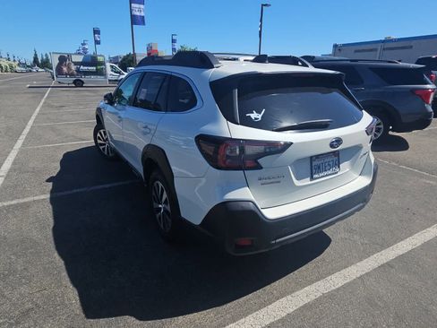 Used 2024 Subaru Outback Premium AWD/4WD image 6