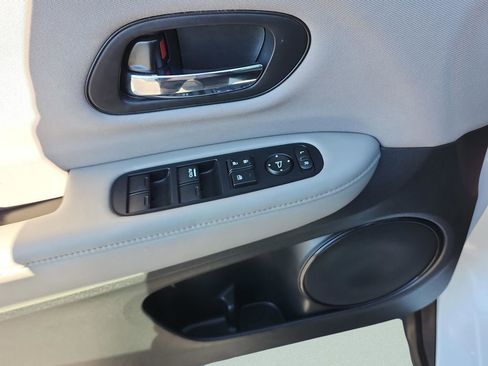 Used 2017 Honda HR-V LX image 23