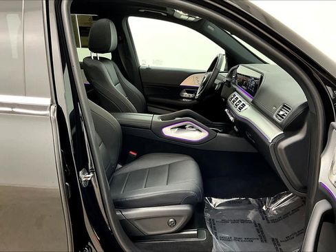 Certified 2025 Mercedes-Benz GLS 450 4MATIC image 9