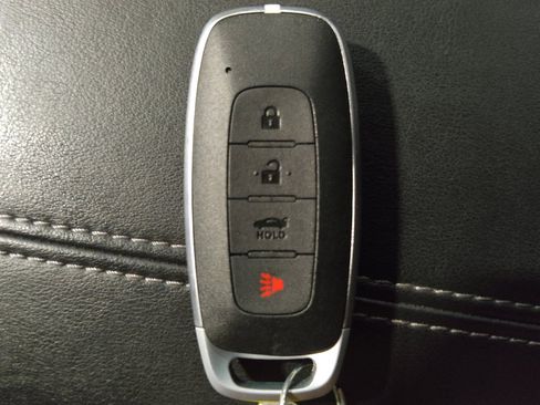 Used 2025 Nissan Sentra SV FWD image 32