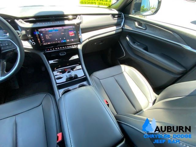 Used 2026 Jeep Grand Cherokee Limited AWD/4WD image 26