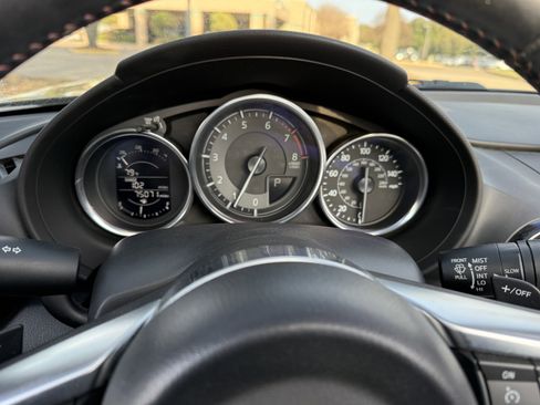 Used 2016 MAZDA MX-5 Miata Club image 10