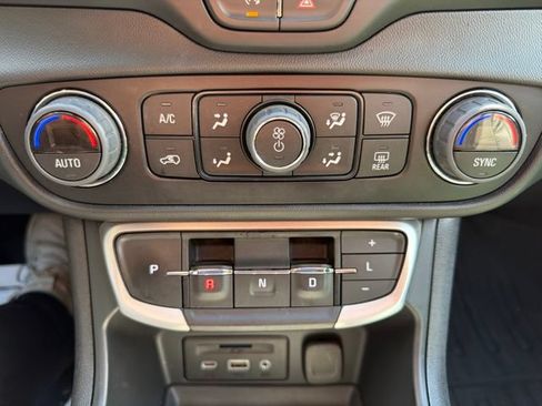 Certified 2023 GMC Terrain SLT FWD image 29