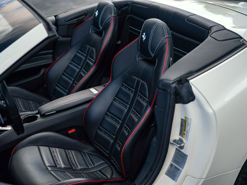 Used 2017 Ferrari California T RWD image 2
