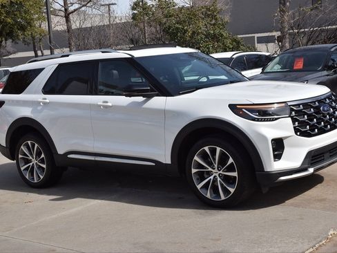 Certified 2025 Ford Explorer Platinum w/ Ultimate Package image 5