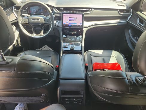 Used 2023 Jeep Grand Cherokee Limited AWD/4WD image 10