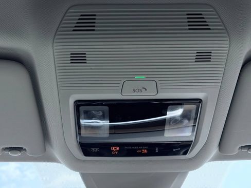 Used 2025 Volkswagen Atlas SE AWD/4WD image 46