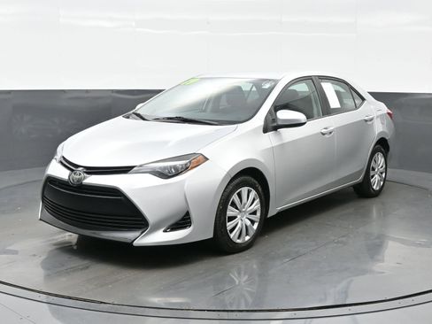 Used 2019 Toyota Corolla LE image 2