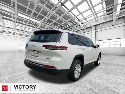 Used 2023 Jeep Grand Cherokee L Laredo image 3