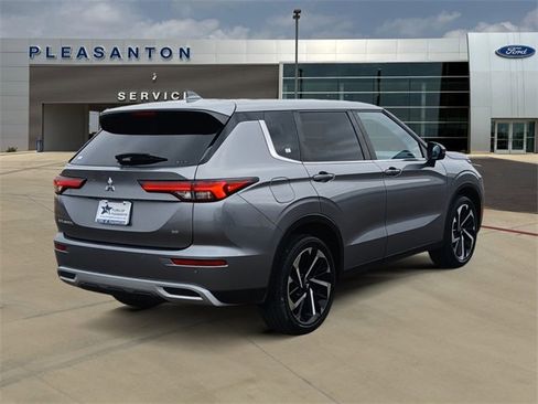 Used 2022 Mitsubishi Outlander SE image 5