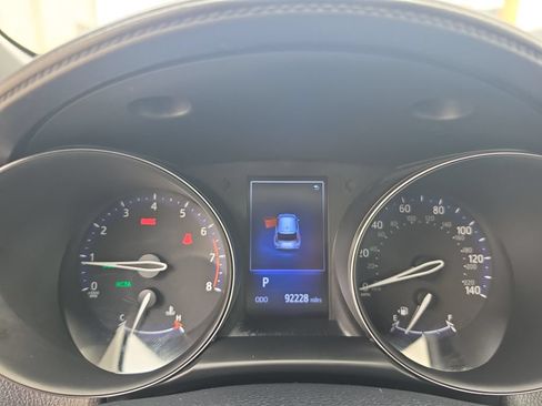 Used 2018 Toyota C-HR XLE FWD image 24