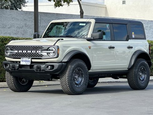 New 2025 Ford Bronco Badlands w/ Sasquatch Package image 8
