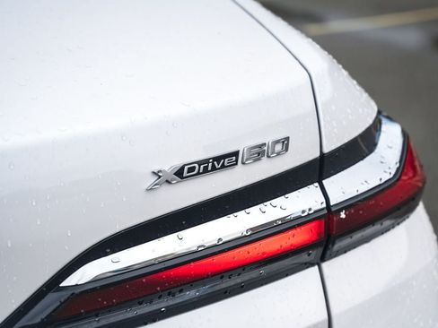 Used 2025 BMW i7 xDrive60 AWD/4WD image 17