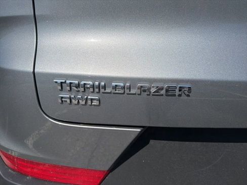 Certified 2025 Chevrolet TrailBlazer LT AWD/4WD image 9