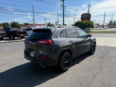Used 2016 Jeep Cherokee Latitude w/ Comfort/Convenience Group AWD/4WD image 7