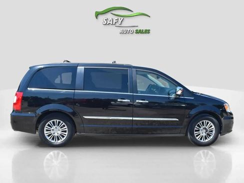 Used 2015 Chrysler Town & Country Touring-L w/ Trailer Tow Group image 7