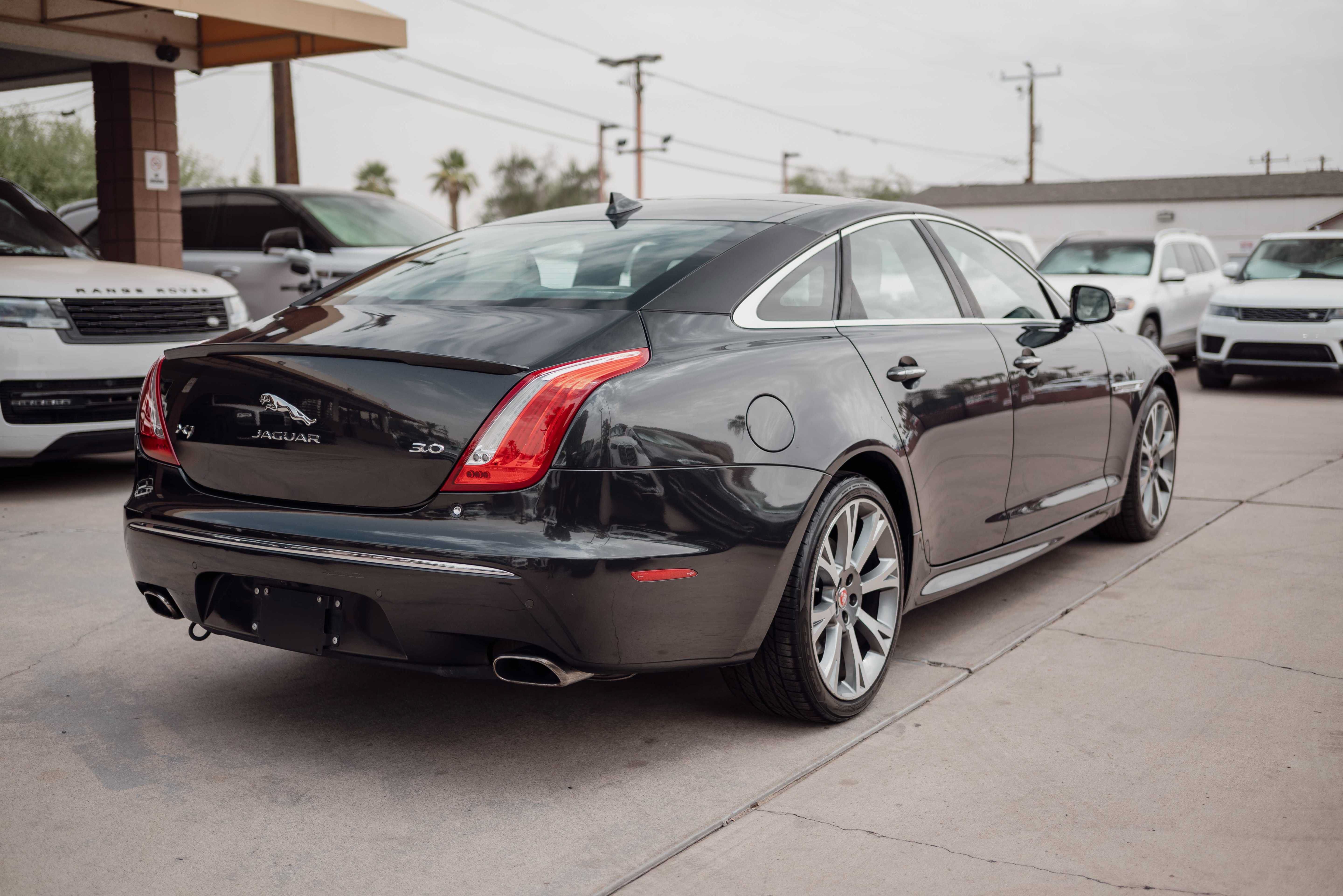 Used 2015 Jaguar XJ RWD image 4