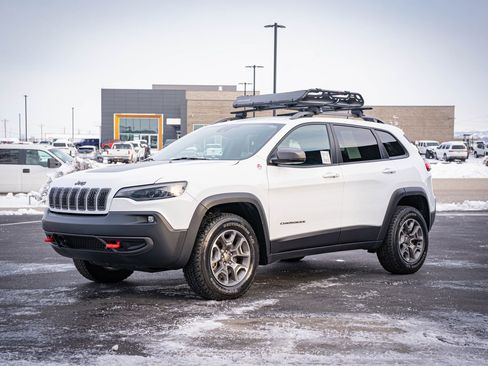 Used 2021 Jeep Cherokee Trailhawk image 11