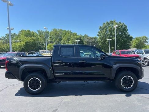 Used 2024 Toyota Tacoma TRD Off-Road AWD/4WD image 5