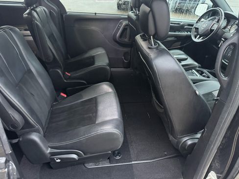 Used 2018 Dodge Grand Caravan SXT w/ Driver Convenience Group image 13