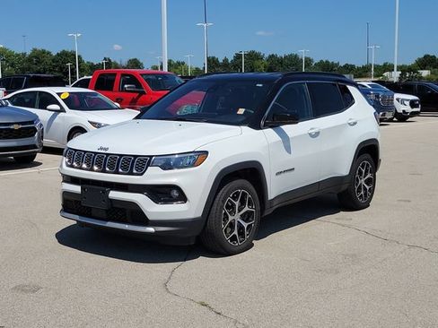 Used 2024 Jeep Compass Limited AWD/4WD image 3