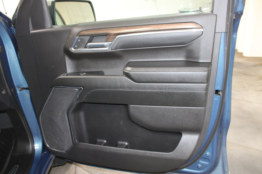 Used 2024 Chevrolet Silverado 1500 LT AWD/4WD image 40