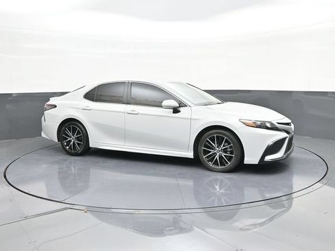 Used 2023 Toyota Camry SE FWD image 17
