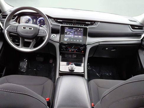 Used 2023 Jeep Grand Cherokee Laredo w/ Luxury Tech Group I image 39