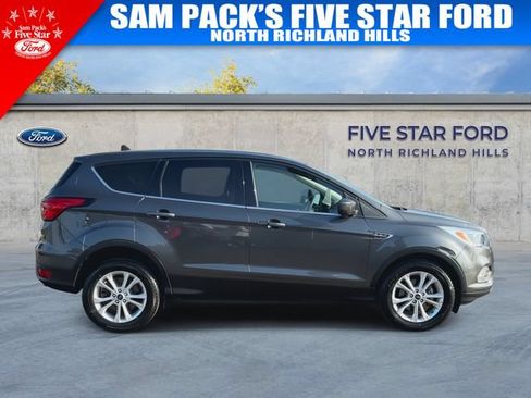 Used 2019 Ford Escape SE FWD image 10