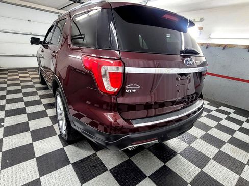 Used 2018 Ford Explorer XLT w/ Equipment Group 202A image 4