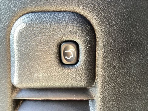 Used 2019 Jeep Grand Cherokee Limited image 17