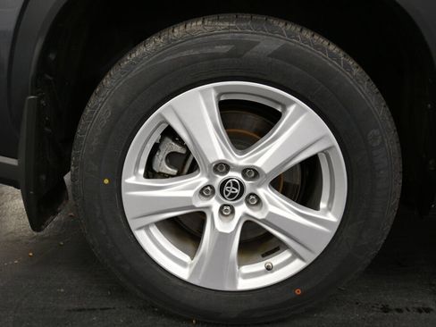 Certified 2024 Toyota Corolla Cross LE image 33