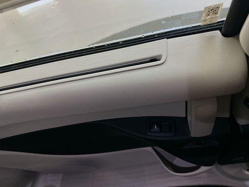 Used 2024 Chrysler Pacifica Touring-L image 26