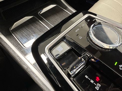 Used 2023 BMW 760i xDrive image 21