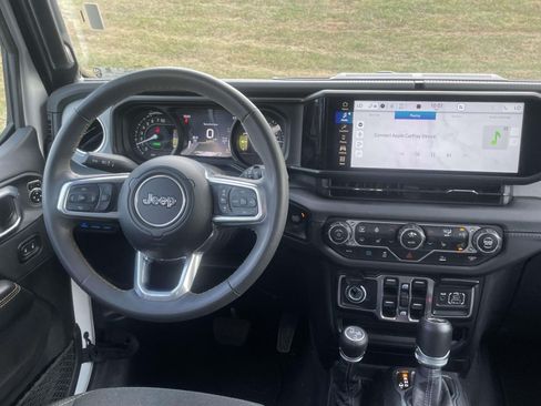 Used 2024 Jeep Wrangler Unlimited Sahara AWD/4WD image 11