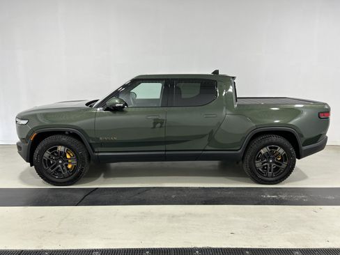 Used 2025 Rivian R1T Premium AWD/4WD image 2