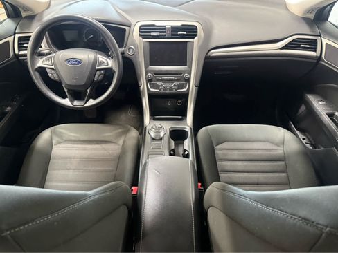 Used 2018 Ford Fusion SE w/ Fusion SE Technology Package FWD image 16